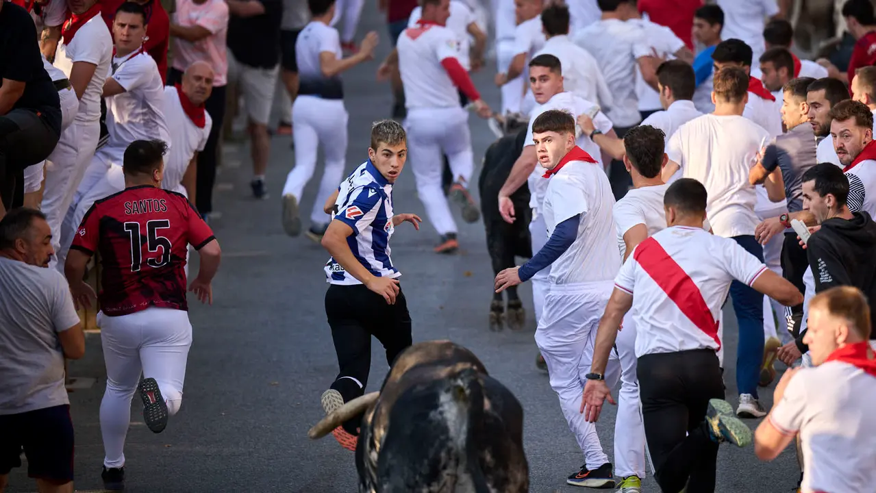 Primer encierro de fiestas de Tafalla 2025 con toros de la ganadería Conde de la Corte. PABLO LASAOSA