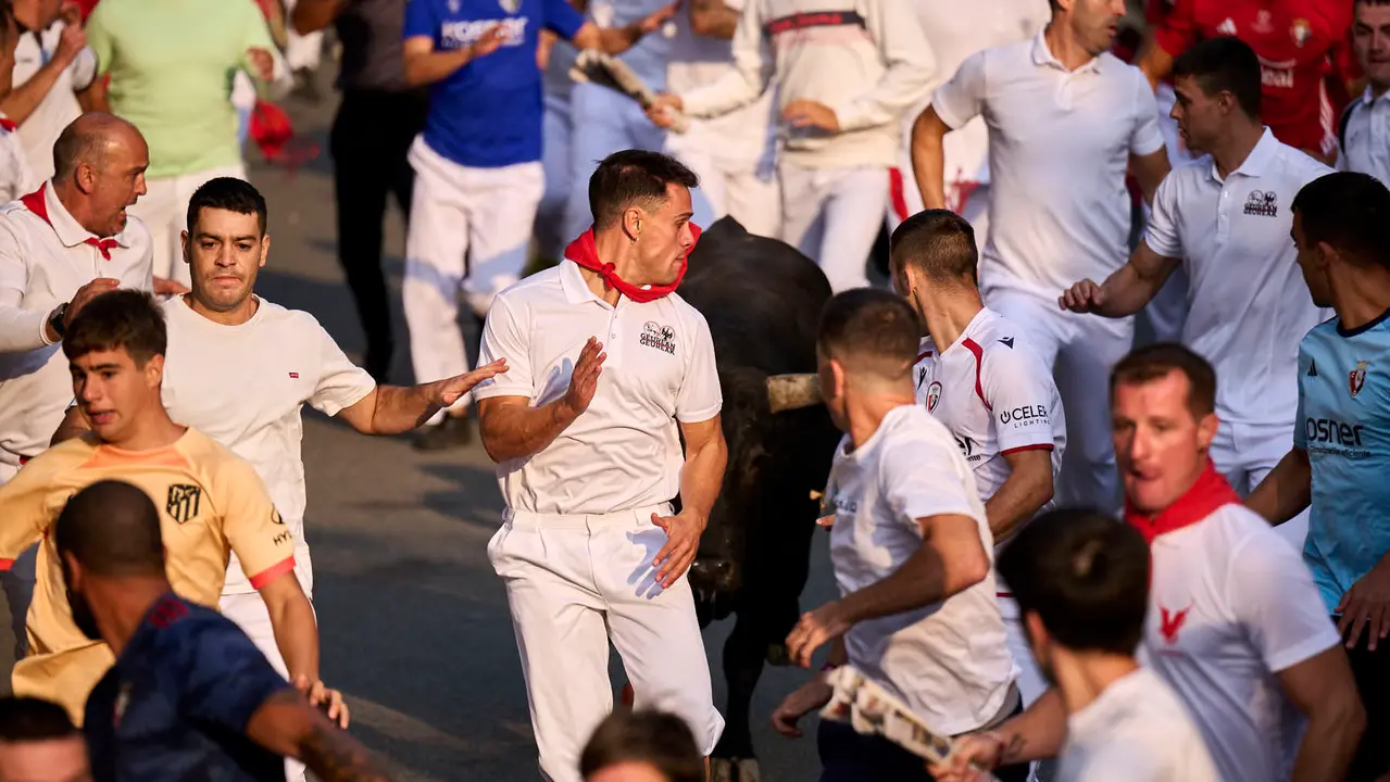 Segundo encierro de las fiestas de Tafalla 2025 con toros de la ganadería de Palha. PABLO LASAOSA