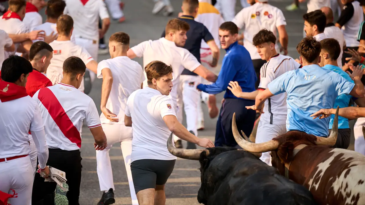 Segundo encierro de las fiestas de Tafalla 2025 con toros de la ganadería de Palha. PABLO LASAOSA