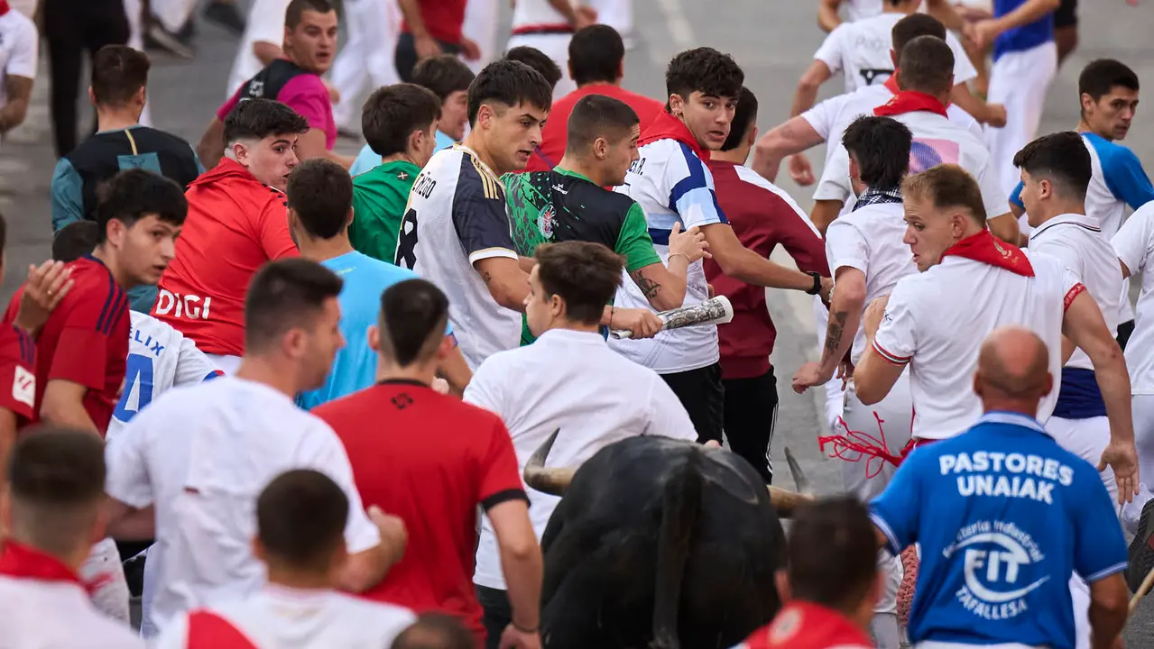 Segundo encierro de las fiestas de Tafalla 2025 con toros de la ganadería de Palha. PABLO LASAOSA