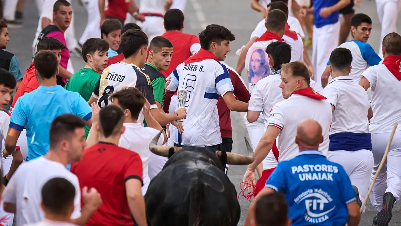 Segundo encierro de las fiestas de Tafalla 2025 con toros de la ganadería de Palha. PABLO LASAOSA