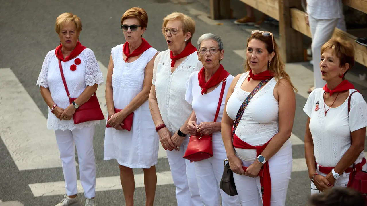 Momentos previos al segundo encierro de las fiestas de Tafalla 2025. IÑIGO ALZUGARAY