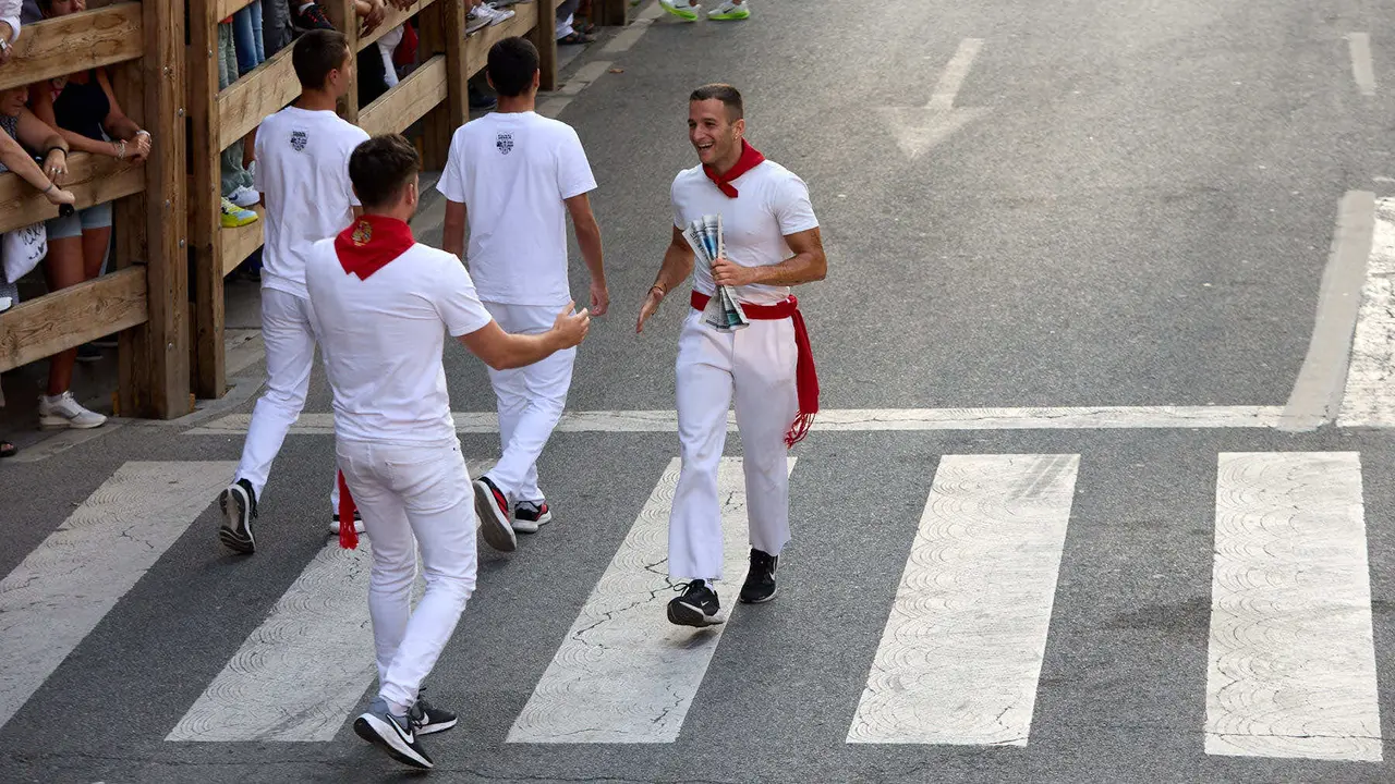 Momentos previos al segundo encierro de las fiestas de Tafalla 2025. IÑIGO ALZUGARAY