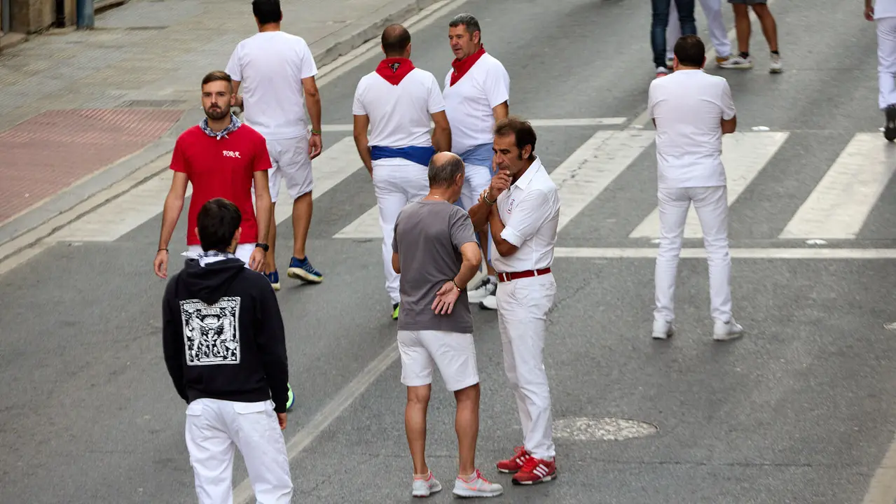 Momentos previos al segundo encierro de las fiestas de Tafalla 2025. IÑIGO ALZUGARAY