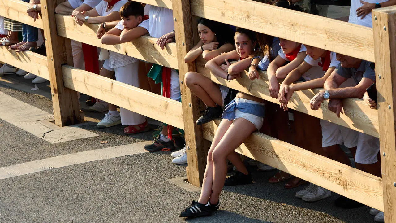 Momentos previos al segundo encierro de las fiestas de Tafalla 2025. IÑIGO ALZUGARAY