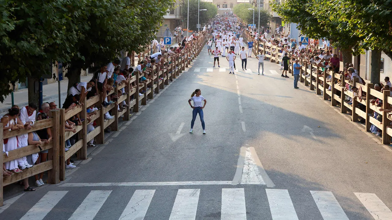 Momentos previos al segundo encierro de las fiestas de Tafalla 2025. IÑIGO ALZUGARAY