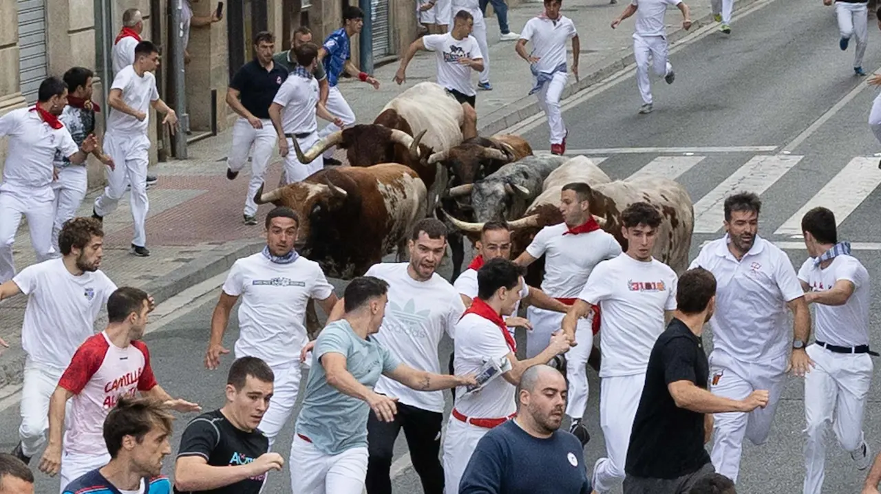 Tercer encierro de Tafalla 2025 con toros de la ganadería Sobral. Maite H. Mateo..-19
