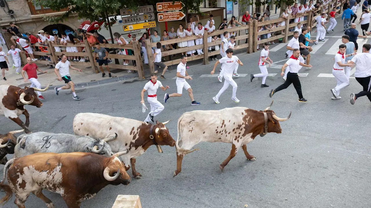 Tercer encierro de Tafalla 2025 con toros de la ganadería Sobral. Maite H. Mateo..-12