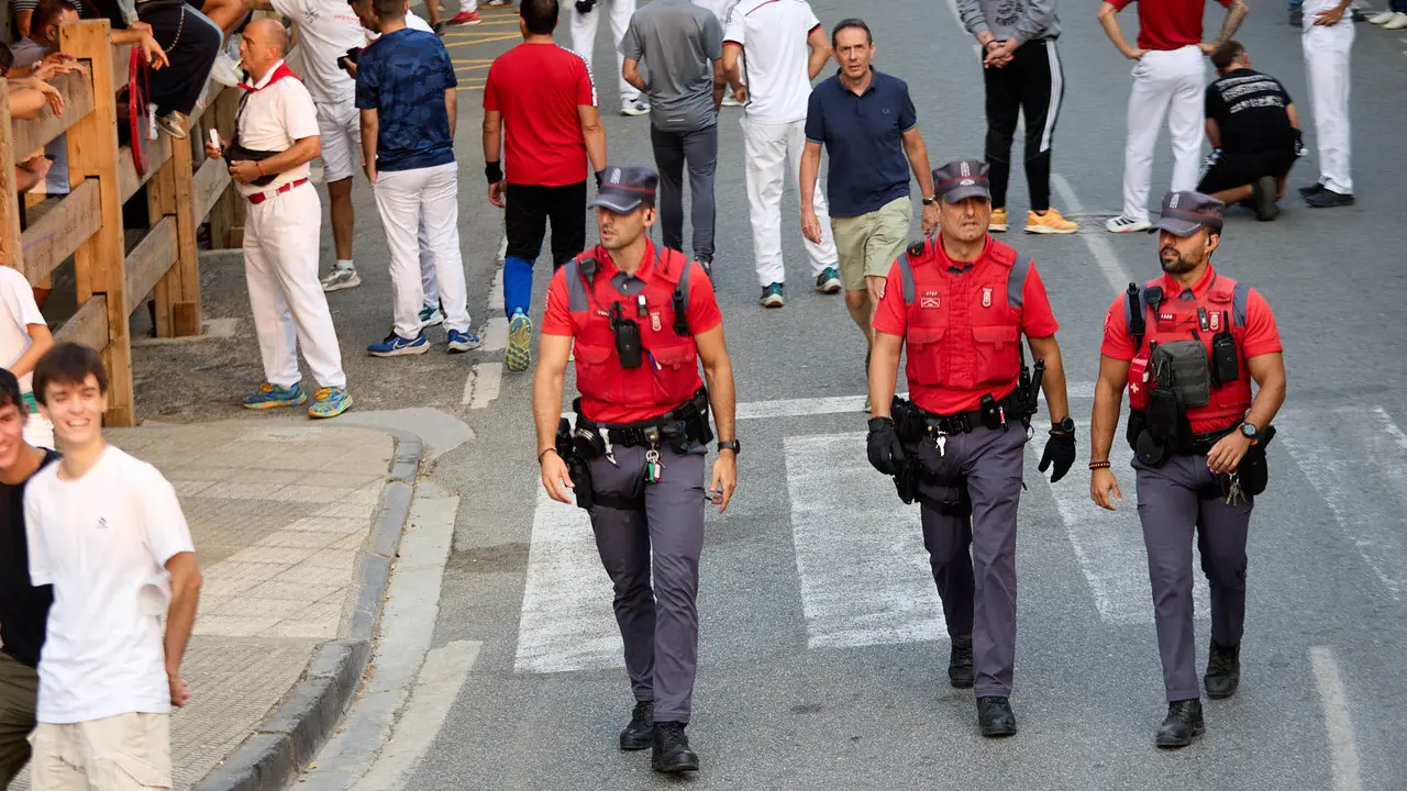 Tercer encierro de las fiestas de Tafalla 2025 con toros de la ganadería de Sobral. IÑIGO ALZUGARAY