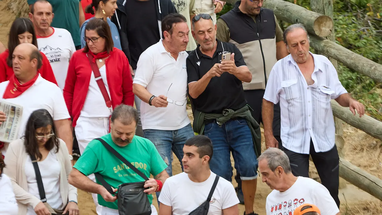 Tercer encierro del Pilón en las fiestas de Falces de 2025 con vacas de la ganadería de Teodoro Vergara de Falces. IÑIGO ALZUGARAY