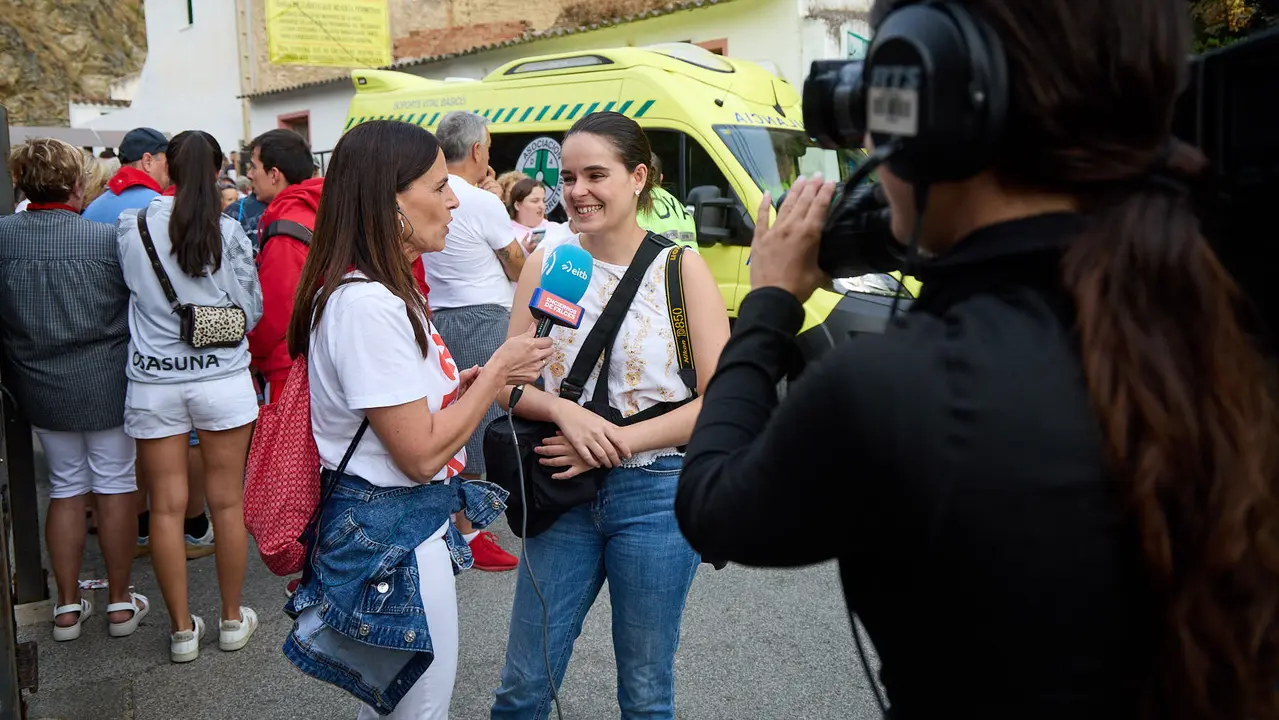 Tercer encierro del Pilón en las fiestas de Falces de 2025 con vacas de la ganadería de Teodoro Vergara de Falces. IÑIGO ALZUGARAY