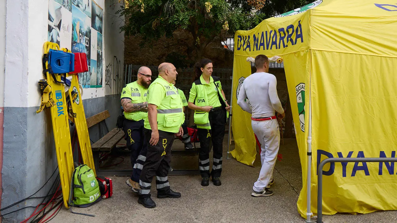 Tercer encierro del Pilón en las fiestas de Falces de 2025 con vacas de la ganadería de Teodoro Vergara de Falces. IÑIGO ALZUGARAY