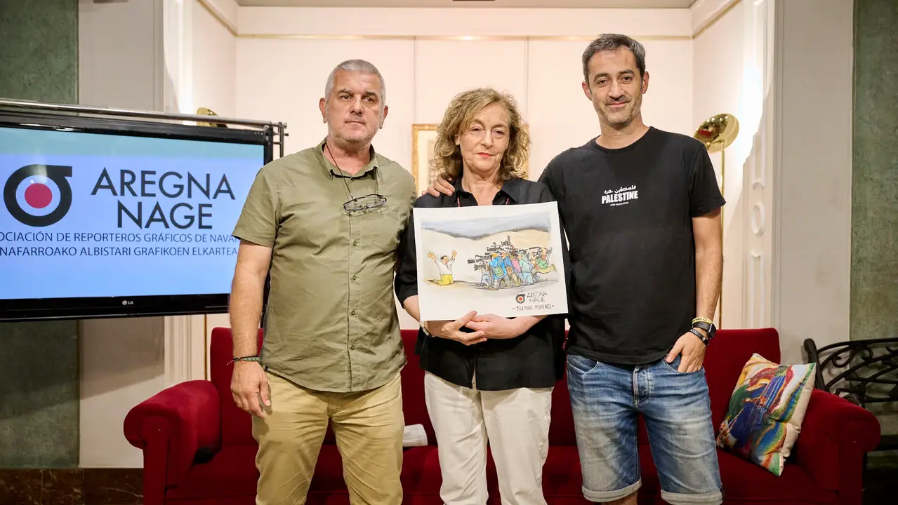 La Asociación de Reporteros Gráficos de Navarra ( AREGNA/NAGE ), otorga el premio 2025 de este colectivo, a título póstumo, a Txemari Moreno, por su labor como director de comunicación del Teatro Gayarre. PABLO LASAOSA