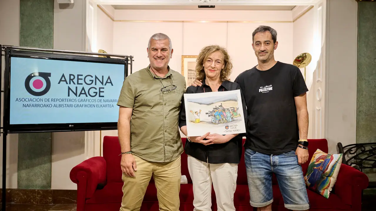 La Asociación de Reporteros Gráficos de Navarra ( AREGNA/NAGE ), otorga el premio 2025 de este colectivo, a título póstumo, a Txemari Moreno, por su labor como director de comunicación del Teatro Gayarre. PABLO LASAOSA