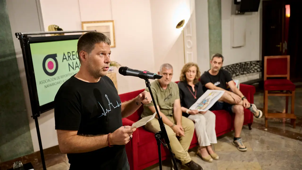 La Asociación de Reporteros Gráficos de Navarra ( AREGNA/NAGE ), otorga el premio 2025 de este colectivo, a título póstumo, a Txemari Moreno, por su labor como director de comunicación del Teatro Gayarre. PABLO LASAOSA