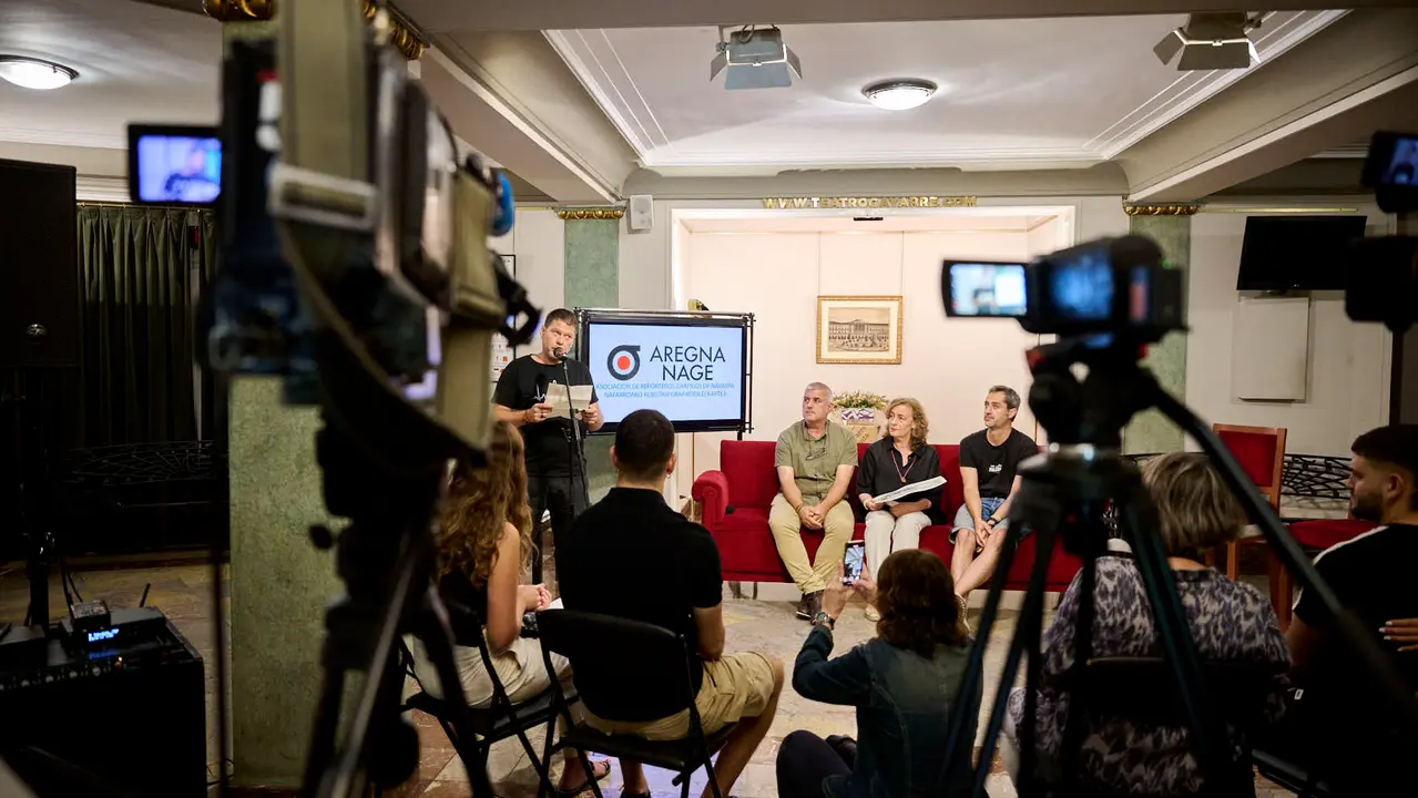 La Asociación de Reporteros Gráficos de Navarra ( AREGNA/NAGE ), otorga el premio 2025 de este colectivo, a título póstumo, a Txemari Moreno, por su labor como director de comunicación del Teatro Gayarre. PABLO LASAOSA