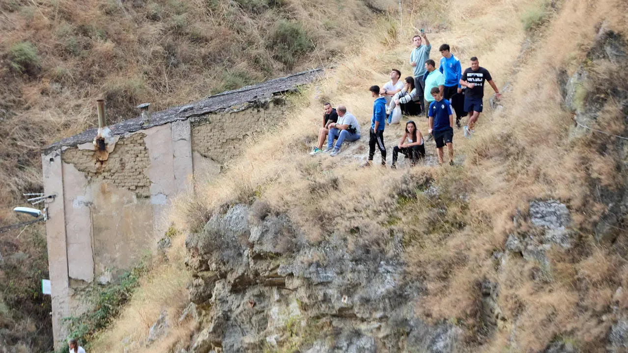Sexto encierro del Pilón en las fiestas de Falces de 2025 con vacas de la ganadería de Hípica Zahorí de Falces. IÑIGO ALZUGARAY