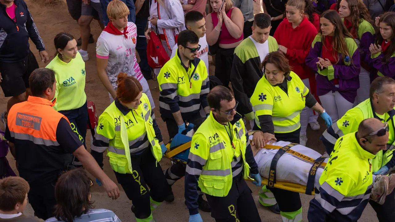 Séptimo encierro del Pilón con vacas de la ganadería Juan José Laparte. Maite H. Mateo..-01