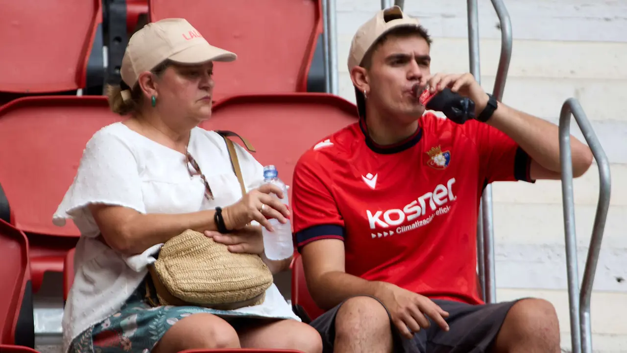 La grada del estadio de El Sadar durante el partido de La Liga EA Sports entre CA Osasuna y Valencia CF disputado en Pamplona. IÑIGO ALZUGARAY