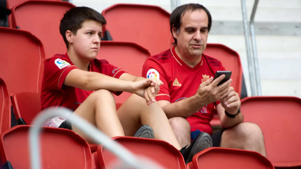 La grada del estadio de El Sadar durante el partido de La Liga EA Sports entre CA Osasuna y Valencia CF disputado en Pamplona. IÑIGO ALZUGARAY
