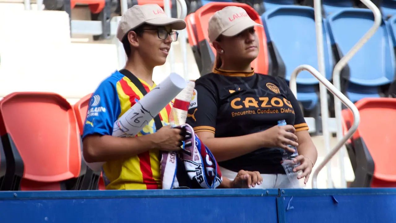 La grada del estadio de El Sadar durante el partido de La Liga EA Sports entre CA Osasuna y Valencia CF disputado en Pamplona. IÑIGO ALZUGARAY