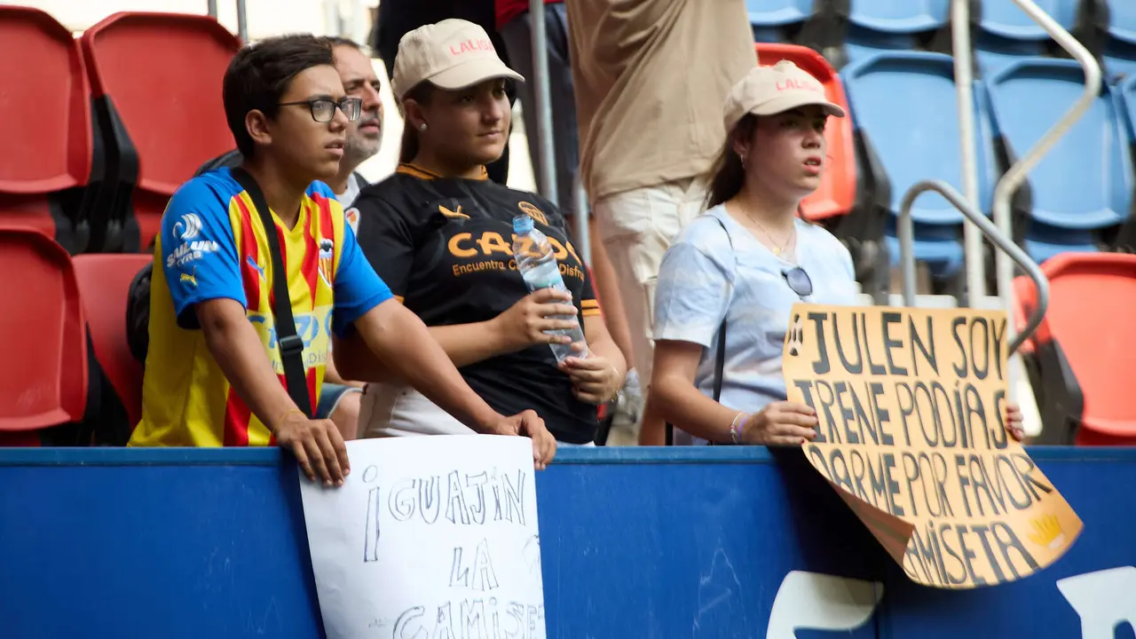 La grada del estadio de El Sadar durante el partido de La Liga EA Sports entre CA Osasuna y Valencia CF disputado en Pamplona. IÑIGO ALZUGARAY