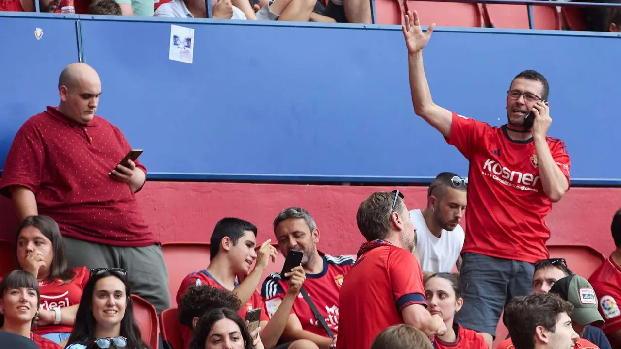 La grada del estadio de El Sadar durante el partido de La Liga EA Sports entre CA Osasuna y Valencia CF disputado en Pamplona. IÑIGO ALZUGARAY