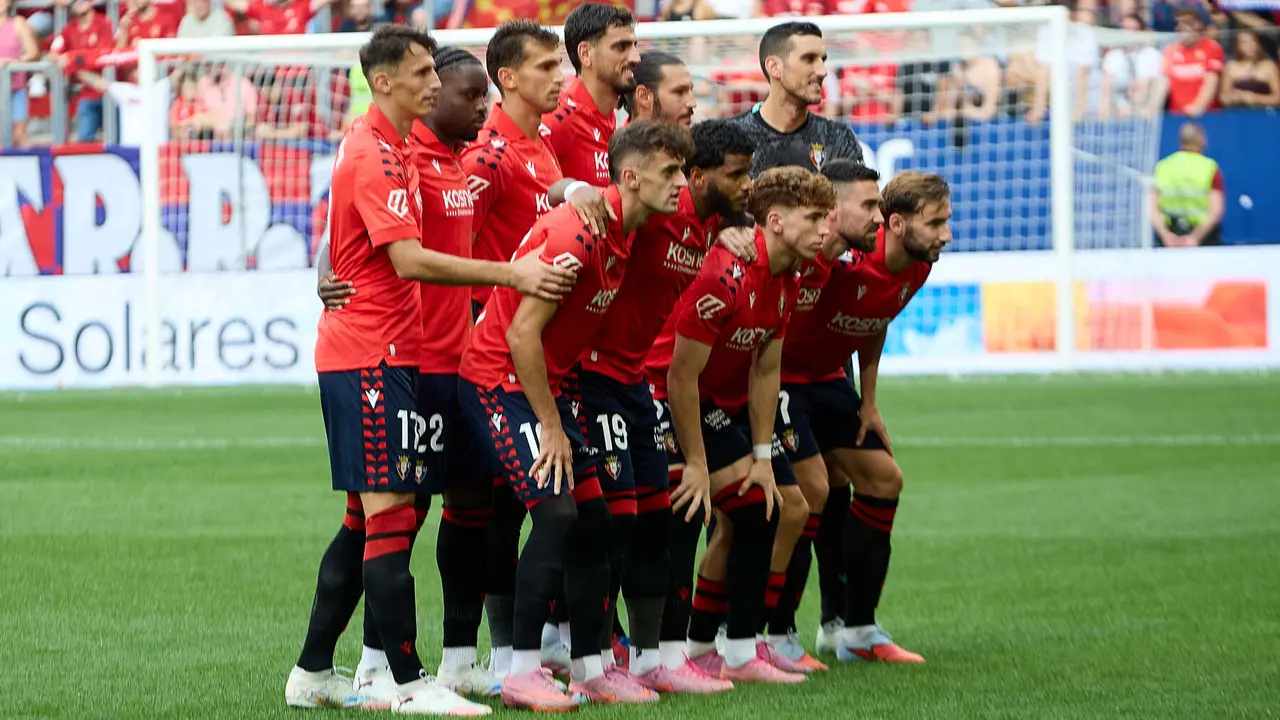 Partido de La Liga EA Sports entre CA Osasuna y Valencia CF disputado en el estadio de El Sadar en Pamplona. IÑIGO ALZUGARAY