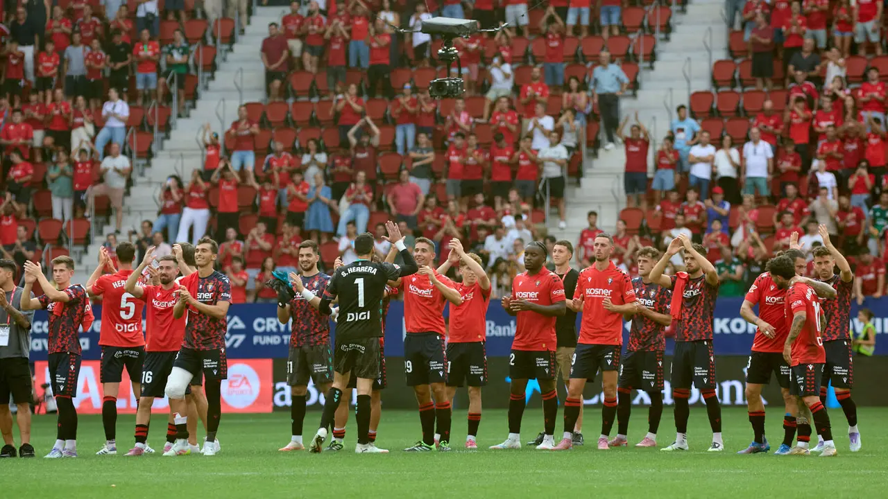 Partido de La Liga EA Sports entre CA Osasuna y Valencia CF disputado en el estadio de El Sadar en Pamplona. IÑIGO ALZUGARAY