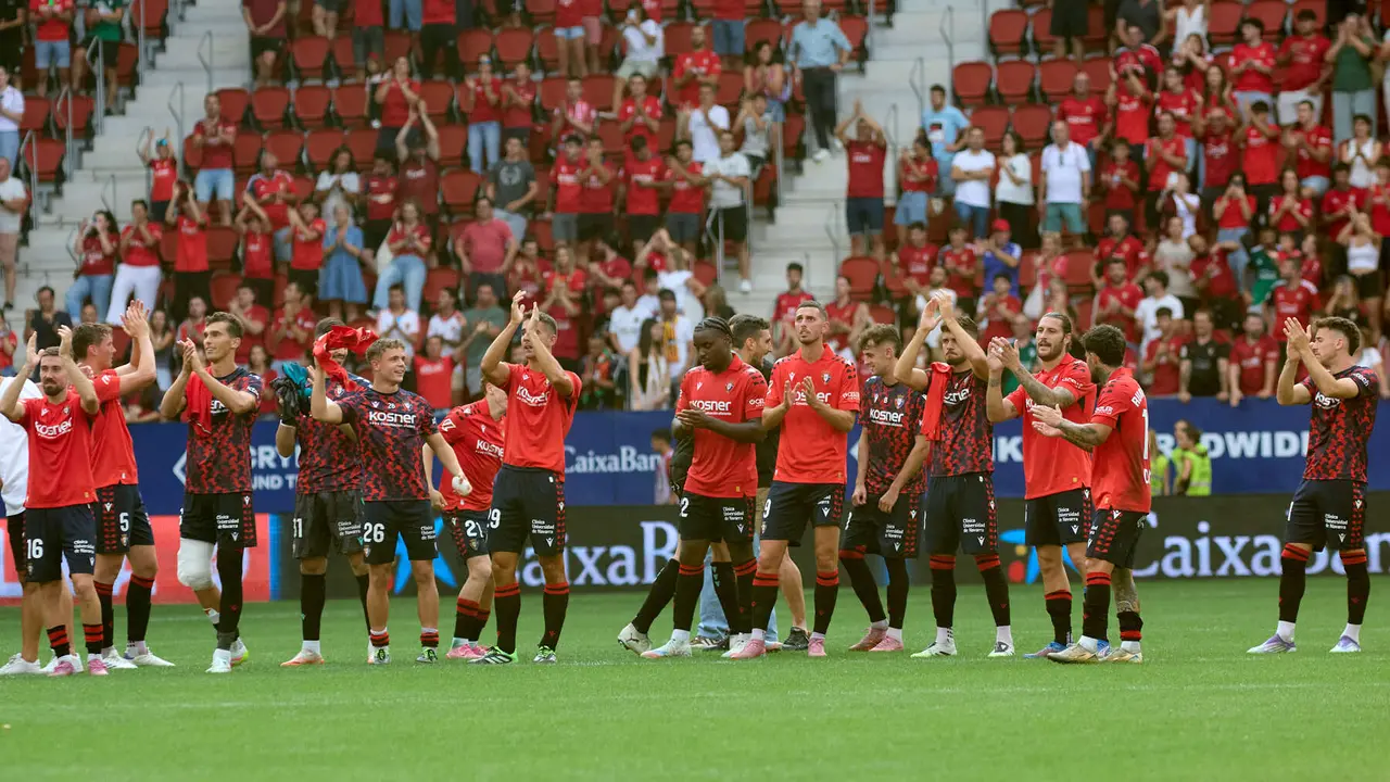 Partido de La Liga EA Sports entre CA Osasuna y Valencia CF disputado en el estadio de El Sadar en Pamplona. IÑIGO ALZUGARAY