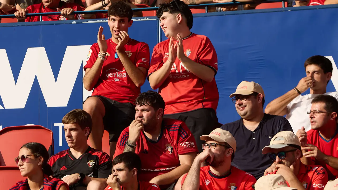 La grada del estadio de El Sadar durante el partido de La Liga EA Sports entre CA Osasuna y Valencia CF disputado en Pamplona. IÑIGO ALZUGARAY