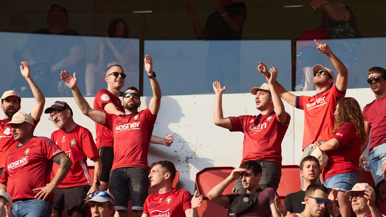 La grada del estadio de El Sadar durante el partido de La Liga EA Sports entre CA Osasuna y Valencia CF disputado en Pamplona. IÑIGO ALZUGARAY