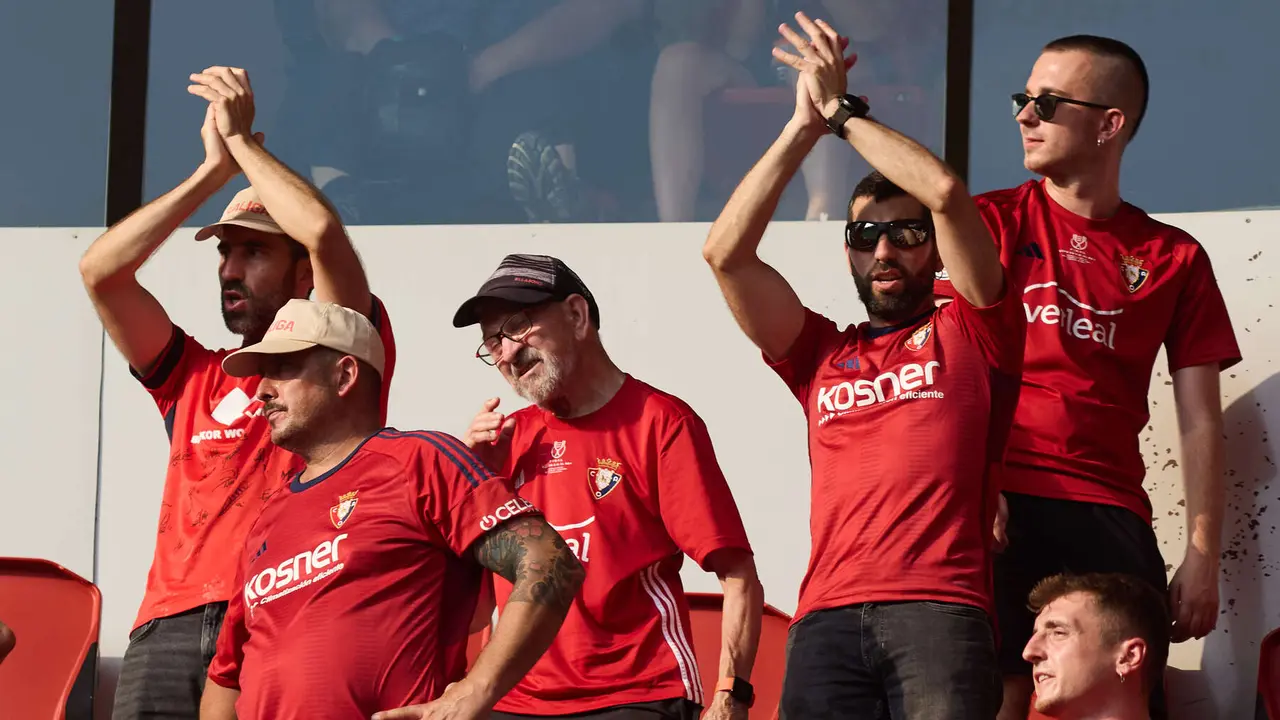 La grada del estadio de El Sadar durante el partido de La Liga EA Sports entre CA Osasuna y Valencia CF disputado en Pamplona. IÑIGO ALZUGARAY