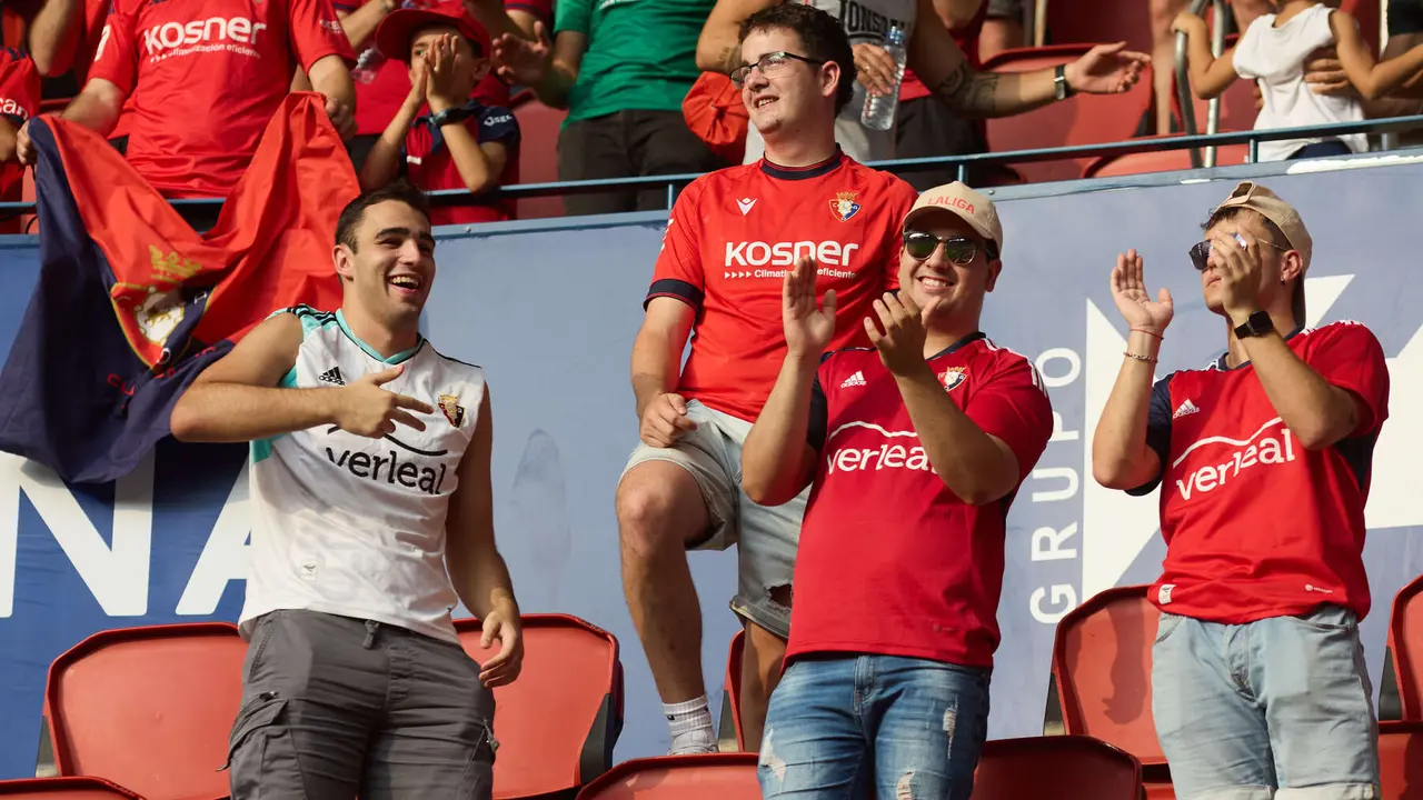 La grada del estadio de El Sadar durante el partido de La Liga EA Sports entre CA Osasuna y Valencia CF disputado en Pamplona. IÑIGO ALZUGARAY