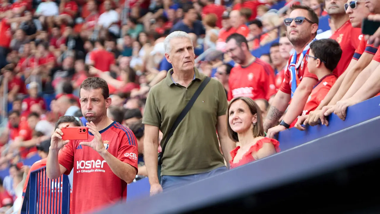 La grada del estadio de El Sadar durante el partido de La Liga EA Sports entre CA Osasuna y Valencia CF disputado en Pamplona. IÑIGO ALZUGARAY