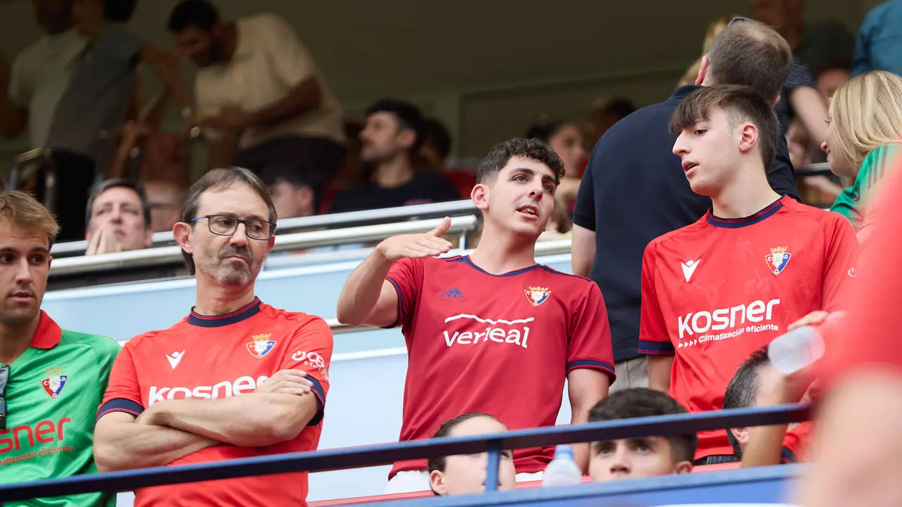La grada del estadio de El Sadar durante el partido de La Liga EA Sports entre CA Osasuna y Valencia CF disputado en Pamplona. IÑIGO ALZUGARAY