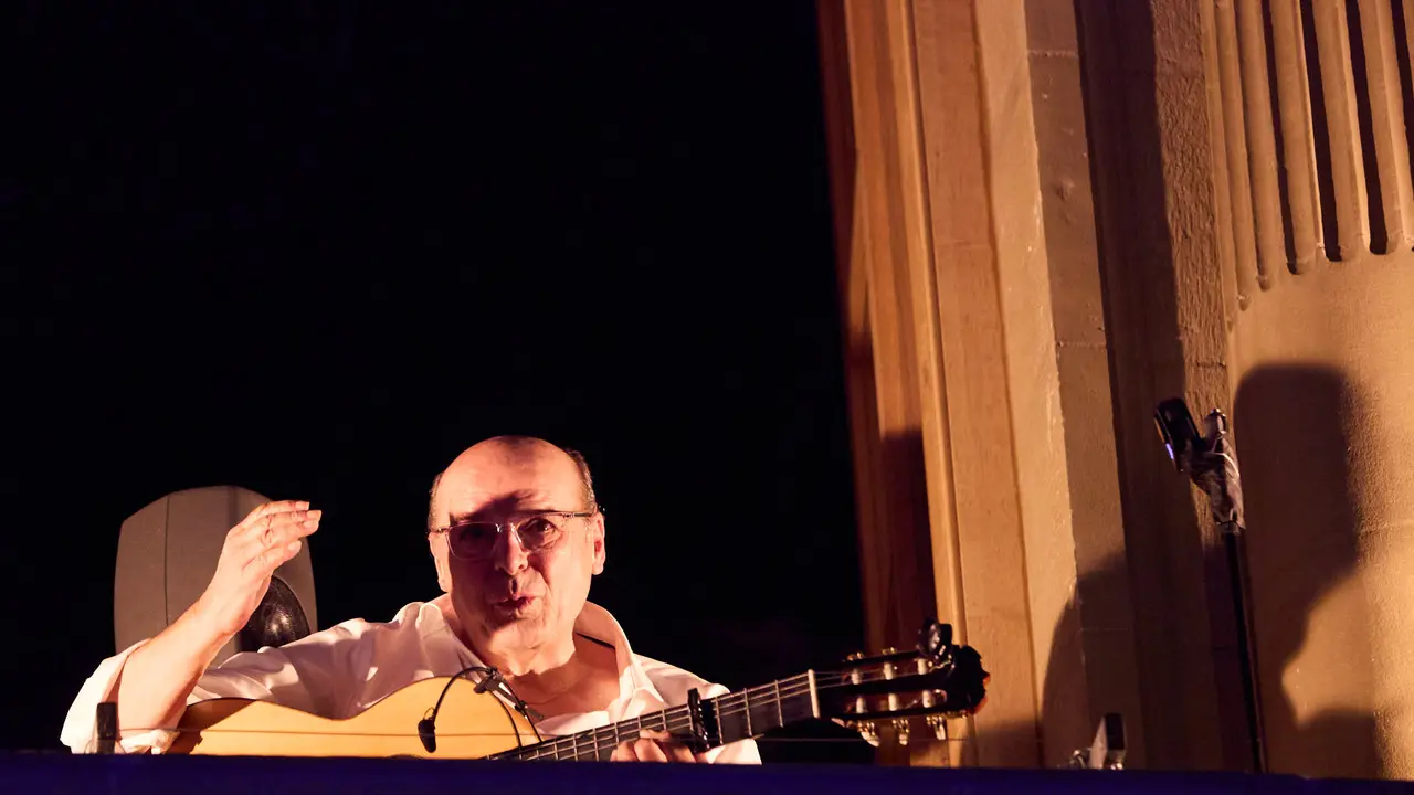 Concierto del guitarrista Miguel Vargas en el balcón del Palacio de Navarra en Pamplona dentro de la XII edición del festival Flamenco On Fire. IÑIGO ALZUGARAY