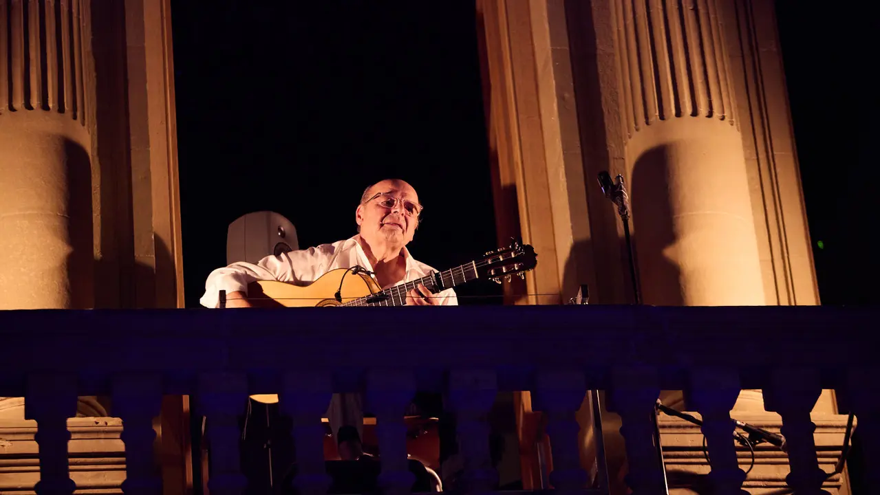 Concierto del guitarrista Miguel Vargas en el balcón del Palacio de Navarra en Pamplona dentro de la XII edición del festival Flamenco On Fire. IÑIGO ALZUGARAY