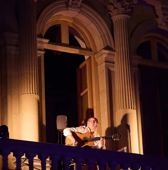 Concierto del guitarrista Miguel Vargas en el balcón del Palacio de Navarra en Pamplona dentro de la XII edición del festival Flamenco On Fire. IÑIGO ALZUGARAY