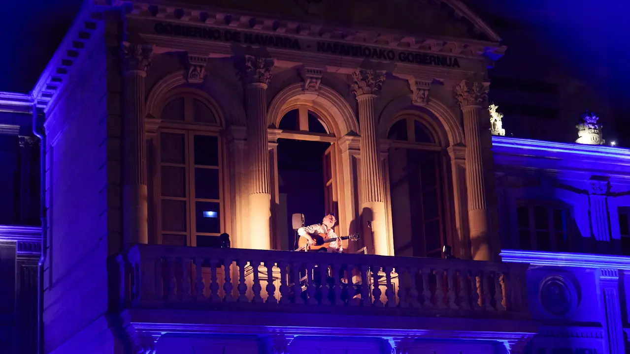 Concierto del guitarrista Miguel Vargas en el balcón del Palacio de Navarra en Pamplona dentro de la XII edición del festival Flamenco On Fire. IÑIGO ALZUGARAY