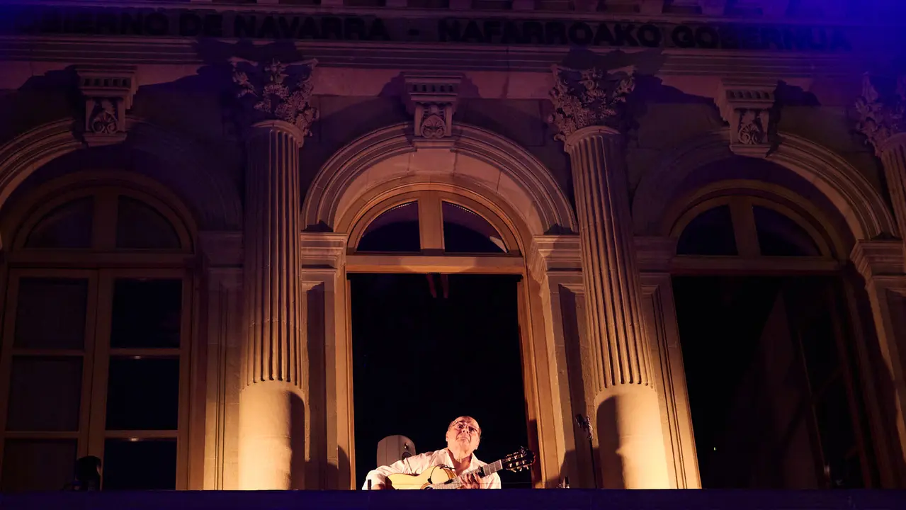 Concierto del guitarrista Miguel Vargas en el balcón del Palacio de Navarra en Pamplona dentro de la XII edición del festival Flamenco On Fire. IÑIGO ALZUGARAY