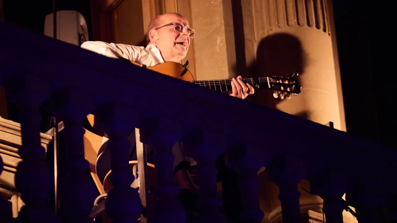 Concierto del guitarrista Miguel Vargas en el balcón del Palacio de Navarra en Pamplona dentro de la XII edición del festival Flamenco On Fire. IÑIGO ALZUGARAY