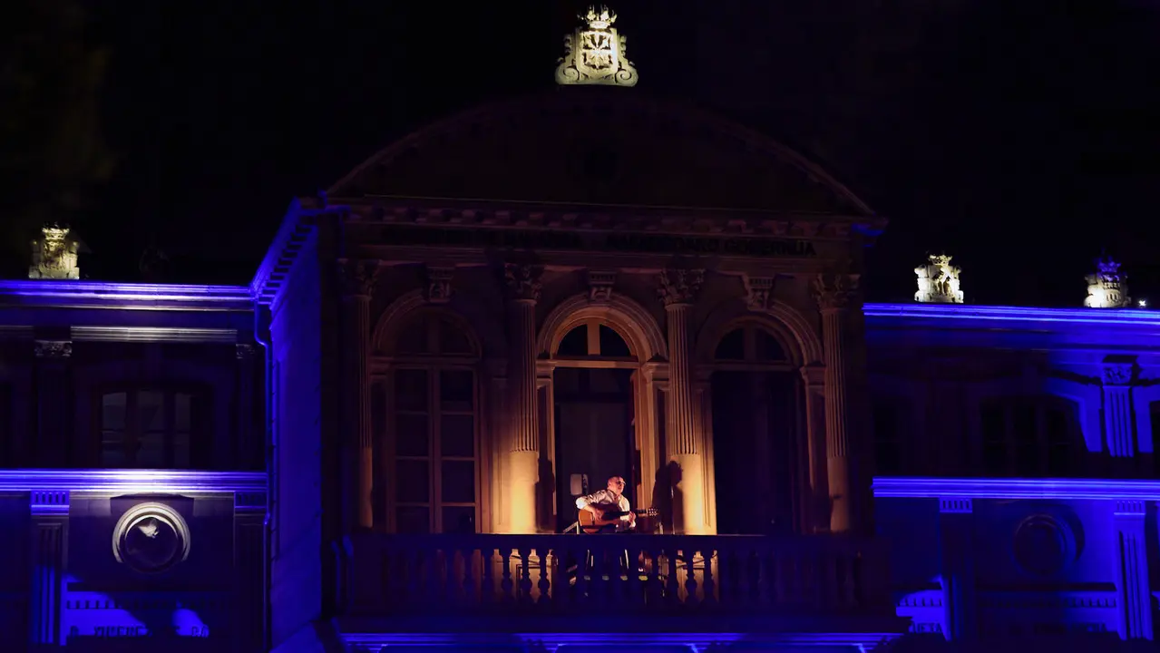 Concierto del guitarrista Miguel Vargas en el balcón del Palacio de Navarra en Pamplona dentro de la XII edición del festival Flamenco On Fire. IÑIGO ALZUGARAY