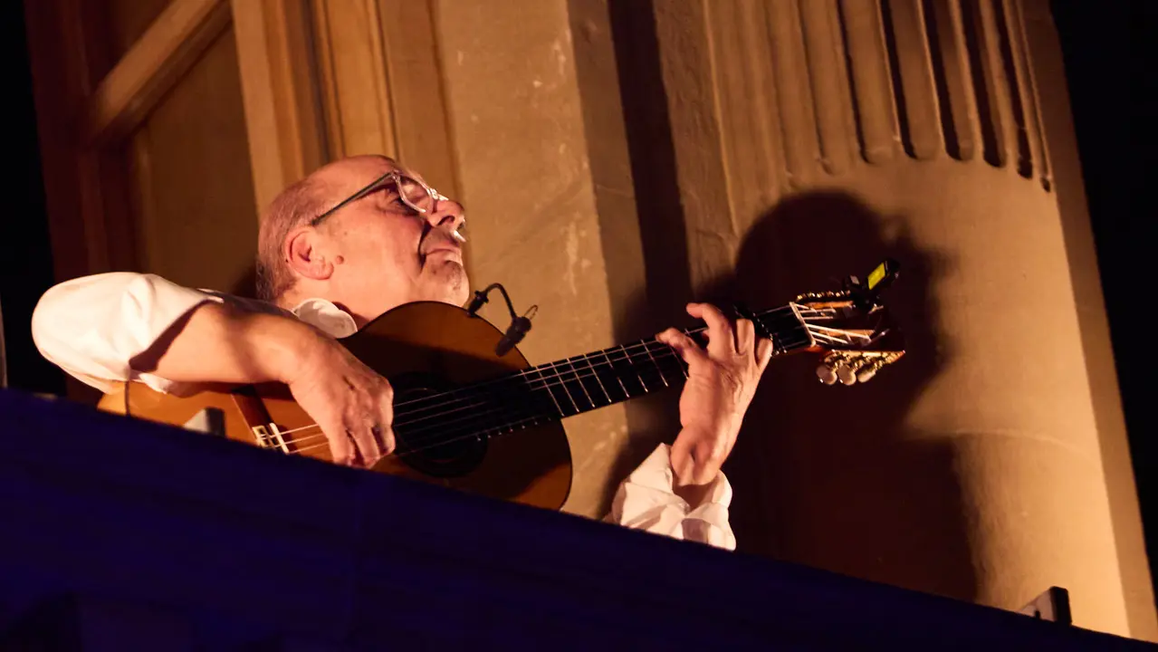 Concierto del guitarrista Miguel Vargas en el balcón del Palacio de Navarra en Pamplona dentro de la XII edición del festival Flamenco On Fire. IÑIGO ALZUGARAY