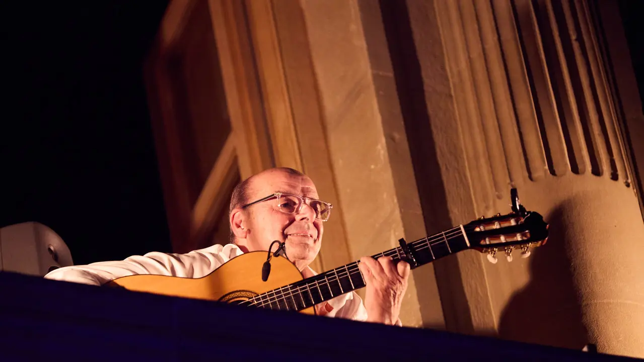 Concierto del guitarrista Miguel Vargas en el balcón del Palacio de Navarra en Pamplona dentro de la XII edición del festival Flamenco On Fire. IÑIGO ALZUGARAY
