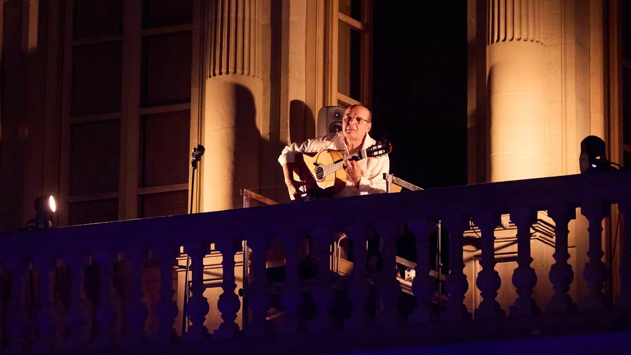 Concierto del guitarrista Miguel Vargas en el balcón del Palacio de Navarra en Pamplona dentro de la XII edición del festival Flamenco On Fire. IÑIGO ALZUGARAY