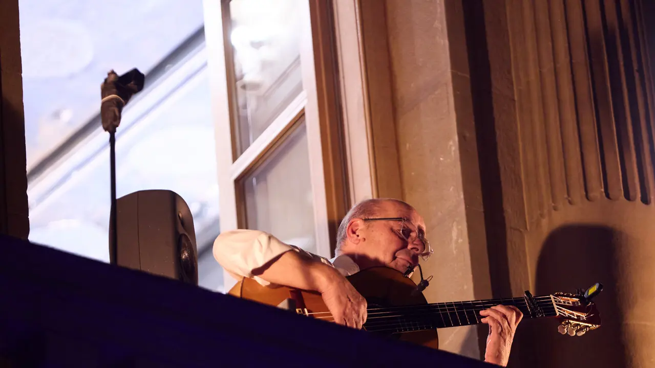 Concierto del guitarrista Miguel Vargas en el balcón del Palacio de Navarra en Pamplona dentro de la XII edición del festival Flamenco On Fire. IÑIGO ALZUGARAY