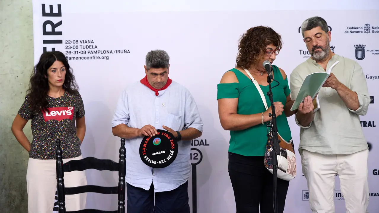 Homenaje a cuatro pelotaris navarros gitanos, Chichan, David Arbizu, Iban García y Abraham Antimasbeheres en el frontón de la Mañueta de Pamplona durante la XII edición del festival Flamenco On Fire. IÑIGO ALZUGARAY