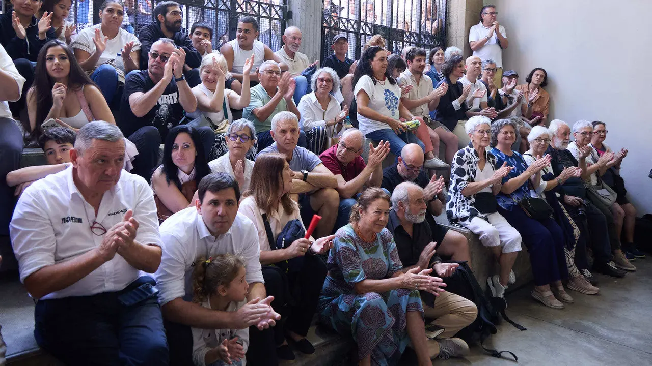 Homenaje a cuatro pelotaris navarros gitanos, Chichan, David Arbizu, Iban García y Abraham Antimasbeheres en el frontón de la Mañueta de Pamplona durante la XII edición del festival Flamenco On Fire. IÑIGO ALZUGARAY