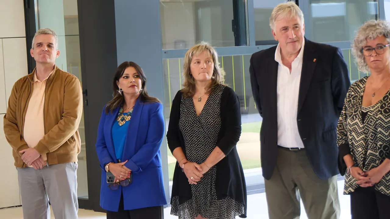 La Presidenta de Navarra, María Chivite, visita la nueva escuela infantil Egunsenti de Erripagaña, acompañada de, entre otros, el alcalde de Pamplona, Joseba Asiron, las alcaldesas de Burlada, Berta Arizkun y de Valle de Egüés, Xuriñe Peñas, la teniente de alcalde de Huarte, Isabel Etxeberria y la delegada del Gobierno en Navarra, Alicia Echeverría. IÑIGO ALZUGARAY